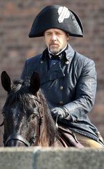 러셀 크로우가 2012년 뮤지컬 영화에서 자베르 역을 맡았다