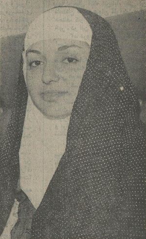 차도르를 쓰고 이맘 레자 사원 순례를 하는 구구시 (에텔라앗 신문, 1972년 8월 29일)