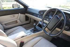 포르쉐 944S 실내