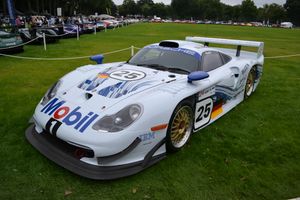 911 GT1 Evo라고 불리는 GT1의 1997년형은 996세대 911을 미리 선보였으며, 공기역학적 성능을 향상시켰다