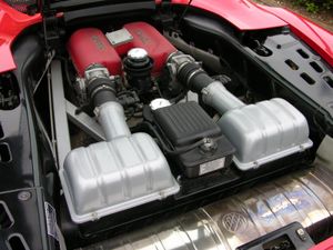 Tipo F131}} V8 엔진