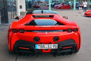 SF90 스트라달레 후면