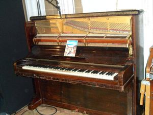 매카트니가 "Lady Madonna"에 사용한 1905년 스타인웨이 버티그랜드 업라이트 피아노