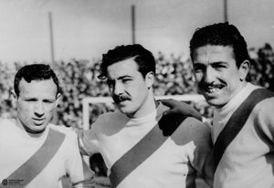 1952년 리버 플레이트의 공격수 루스토, 발터 고메스 그리고 앙헬 라브루나