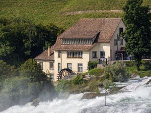 노이하우젠 - 라인 폭포의 물레방아