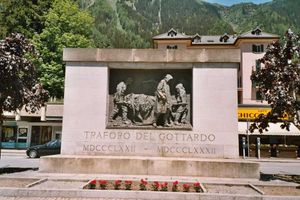 빈첸조 벨라가 제작한 사망 노동자 위령비