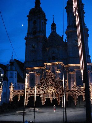 2007년 장크트갈렌 대성당 앞에서 오페라 리허설