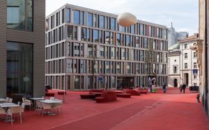 라이파이젠 광장의 시티라운지 ("Stadtlounge")