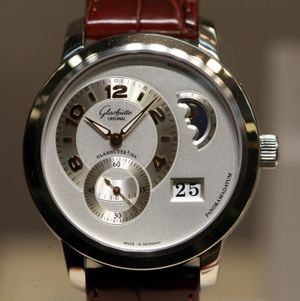 글라슈테 오리지날(Glashütte Original)의 파노매틱 루나 시계