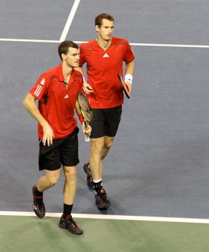 2011년 라쿠텐 재팬 오픈에서의 앤디 머리(오른쪽)와 제이미 머리(왼쪽)