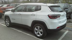 지프 컴패스 후측면