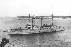 헬싱키 항에서 촬영된 제1차 세계 대전 당시의 "체사레비치". 이 시기에는 밀리터리 마스트에서 간소한 단각형으로 변경되었다.