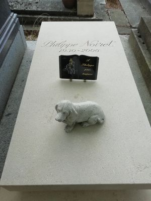 몽파르나스 묘지에 있는 누아레의 묘