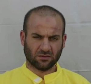 이라크 캠프 부카에 구금된 하셰미의 사진