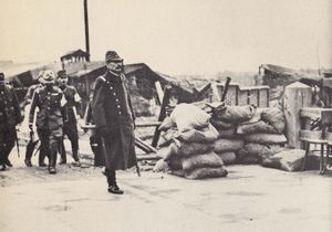 1937년 9월 상하이 전선 시찰 중인 마쓰이