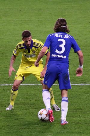 첼시에서 마리보르를 상대로 활약하는 필리피 루이스(2014)