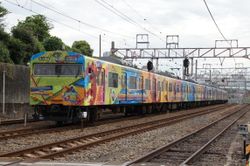 세서미 스트리트 호에 "파워 오브 할리우드 호"의 중간 객차 2량을 끼워넣은, 8량 편성의 래핑 차량.