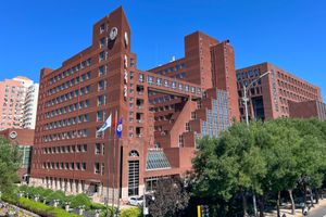 베이징 외국어대학 산하의 외국어 교수 및 연구 출판사