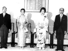 황거 궁전에서 열린 쇼와 천황·고준 황후와의 회견 (1970년 7월 8일)