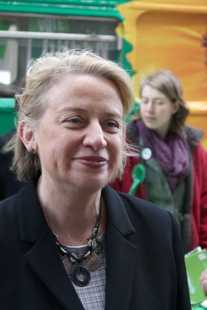 2015년 총선 기간 중 케임브리지에서 선거 운동을 하는 베넷