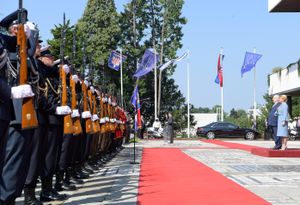 대통령궁 앞에서 의장대는 일반적으로 외국 국가 원수를 환영한다. 사진: 이스라엘 대통령 레우벤 리블린, 2018년 크로아티아 첫 국빈 방문