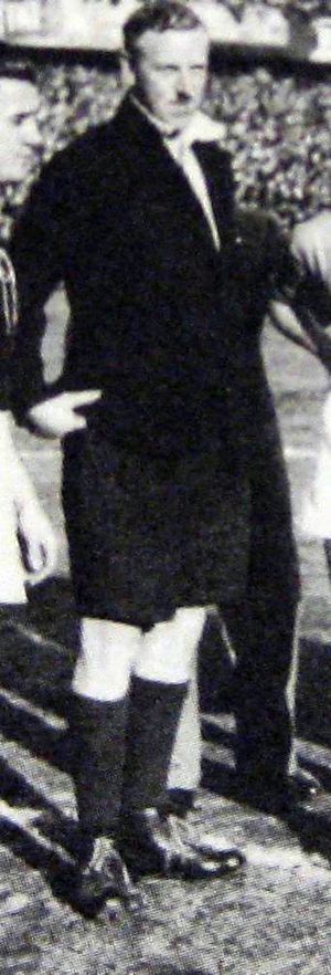 1933년 헝가리와 이탈리아의 경기에서 심판을 보는 스탠리 라우스.