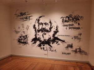 카를 마르크스 생가 입구 방의 낙서