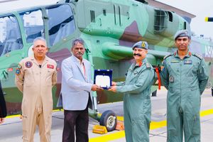 인도 육군에 경전투 헬리콥터 투입