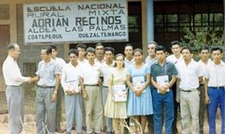 랄프 윈터 (맨 왼쪽) in 과테말라