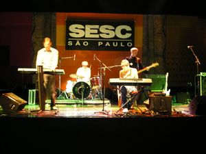 막시밀리안 헤커 & 밴드2003년 10월 28일 브라질 상파울루 »SESC 폼페이아«에서