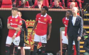 가르나초(왼쪽)가 2022년 맨체스터 유나이티드에서 뛰는 모습