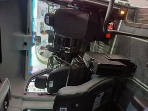 현대 쏠라티 내부와 운전석