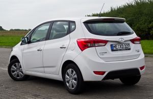 현대 ix20 (전기형) 후측면