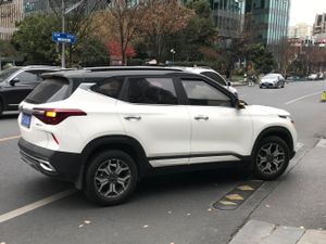 기아 KX3 후측면