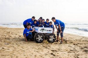 해변 청소 로봇 Swachh Bot, 첸나이의 메이커 커뮤니티에서 제작