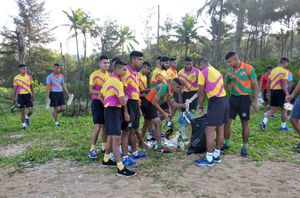 인도 해군 사관학교 생도들이 스와치 바라트 미션에 참여, 2016년