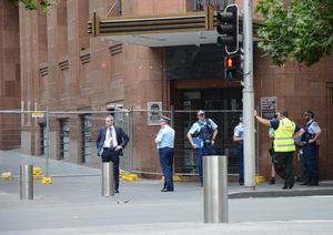 인질극 다음 날, 경찰은 마틴 플레이스 지역을 통제했다