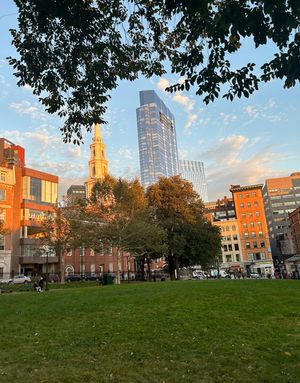 일몰 시의 보스턴 코먼 및 파크 스트리트 교회 전경