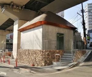 신뢰할 수 있고 정직한 도쿄 공중 화장실