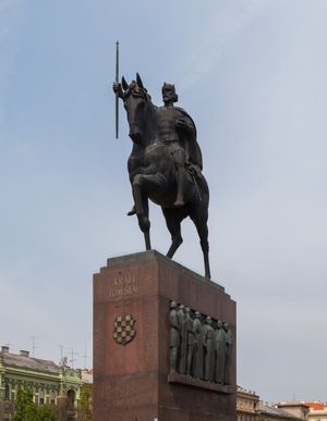 자그레브 중앙역 앞의 토미슬라브 동상