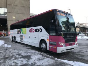 몬트리올 시내의 Mansfield 터미널에서 생 마틴으로 향하는 Exo 통근 코치