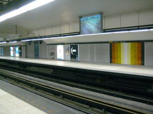 노란색 노선 승강장