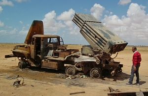 3월 19일 첫 공격에서 파괴된 리비아군의 BM-21 Grad 다연장 로켓포