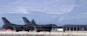 미국 공군(USAF) F-16가 아비아노 공군 기지에 있다.