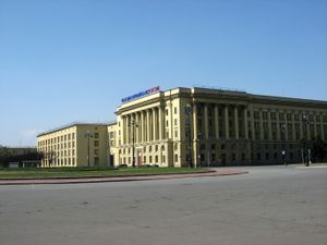 로시야 은행 본사, 상트페테르부르크 라스트렐리 광장