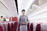 하이난 항공(Hainan Airlines) 승무원의 치파오를 기반으로 한 유니폼.