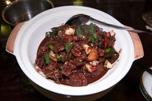 쉐야(Xueya), 오리 피를 곁들인 볶음 오리 요리는 융저우에서 유래했다.