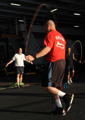 발 번갈아 점프 기술