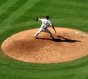 마운드에서 투구하는 마리아노 리베라