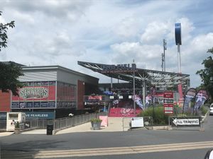 FNB 필드의 주 출입구